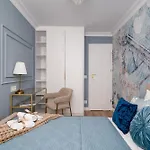 Apartment Sip Wine With Palace Of Culture Views, Station Steps Away, Ac & Balcony *