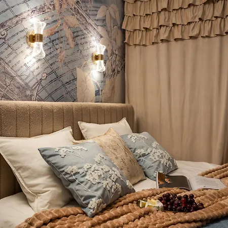 Apartament Sip Wine With Palace Of Culture Views, Station Steps Away, Ac & Balcony *