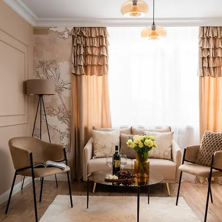 Sip Wine With Palace Of Culture Views, Station Steps Away, Ac & Balcony Appartamento Varsavia